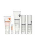 Das Set enthält zwei Gesichtscremes für Tag und Nacht, den Lippenbalsam mit LSF 30, die Body Lotion intensive und die daily sunscreen mit LSF 50+